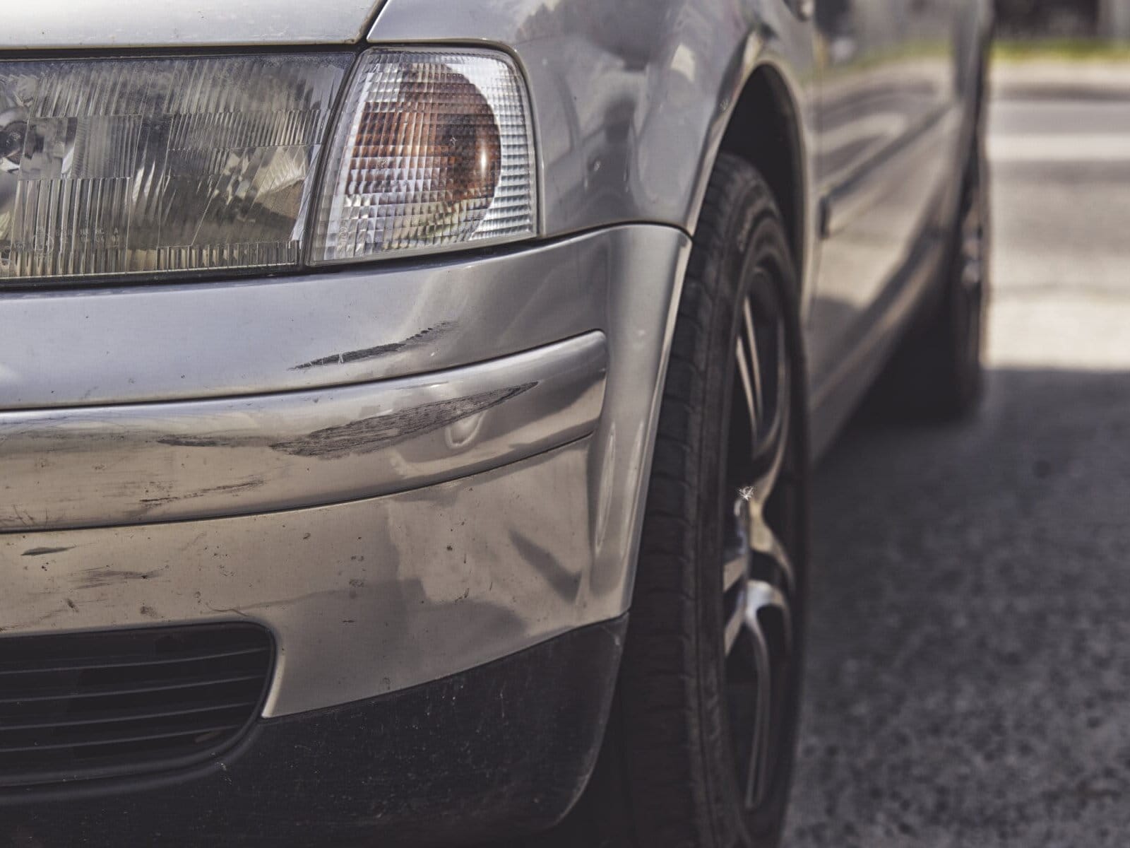 Bumper kapot - deuk in bumper - spiegel kapot
